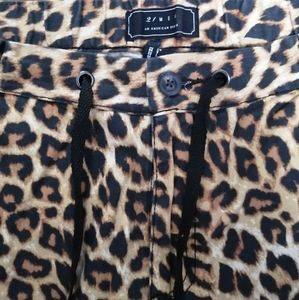 Forever 21 Men''s Leopard Print Cotton Jogger